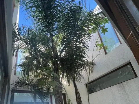 Casa 7 ambientes con 5 baños