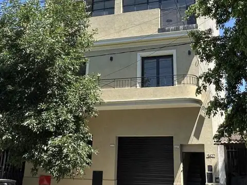 Excelente Depósito con Local Comercial y Oficinas