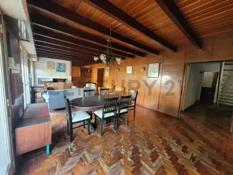 Departamento 7 ambientes con 2 baños