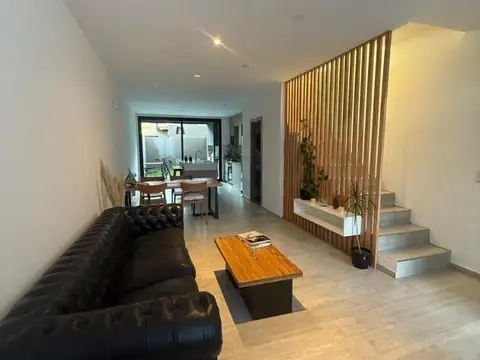 Casa en Venta con 1 cochera