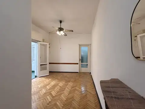 Se vende apto de 2 dormitorios y patios Barrio Sur