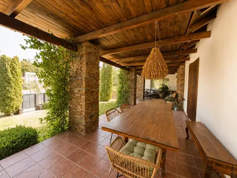 Casa en Venta con 2 cocheras