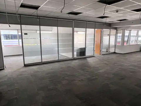 Oficina en Alquiler con 3 cocheras