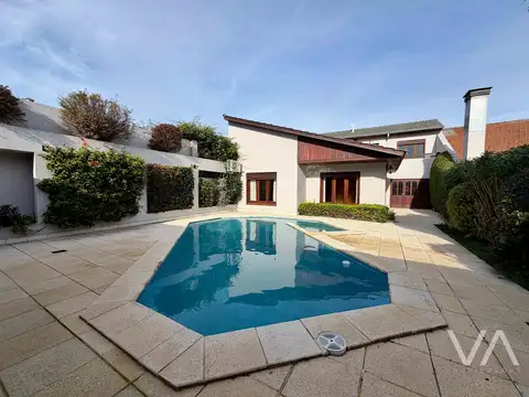 Casa 5 ambientes con 3 baños