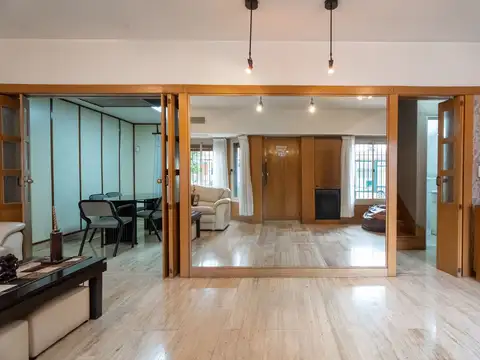 Casa en Venta con 3 cocheras