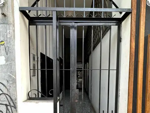 Avellaneda 900, Piso 1