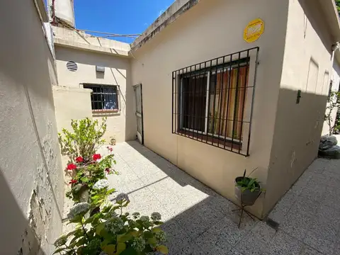 Venta Casa para 2/3 familias 7 ambientes Temperley