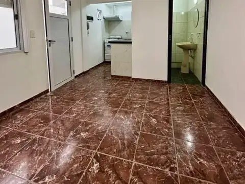Depto Tipo Casa en Alquiler en Lanus Este, $ 370.000