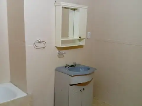 PH DE 4 AMBIENTES AL FRENTE CON TERRAZA, PARRILLA y QUINCHO