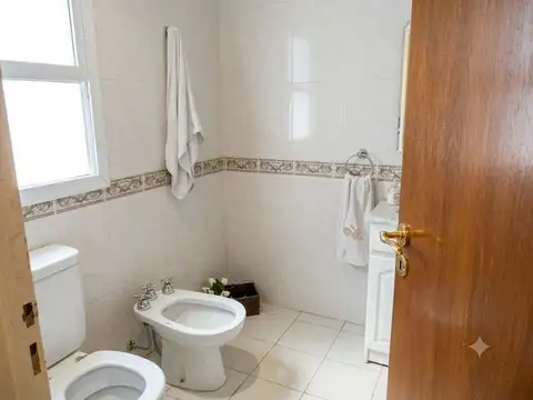 Casa en Alquiler con 1 cochera