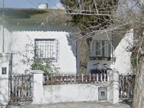 Casa en venta - 2 Dormitorios 1 Baño - Cochera - 132Mts2 - Mar de Ajó