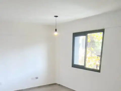 DEPARTAMENTO MONOAMBIENTE EN 1° PISO AL FRENTE, EXCELENTE UBICACION, TEMPERLEY.