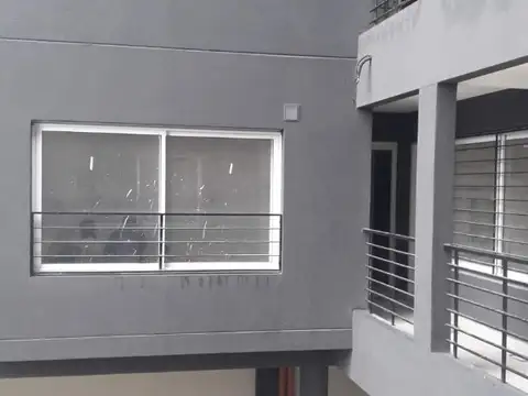 EXCELENTE DEPARTAMENTO DE 2 AMBIENTES AL FRENTE EN HAEDO