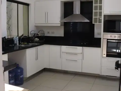 Casa 4 ambientes con 4 baños
