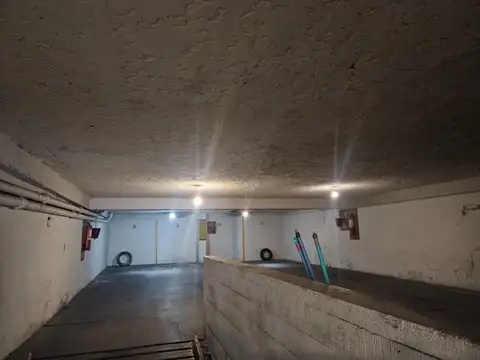 VENTA DE COCHERA EN CENTRO CON RENTA