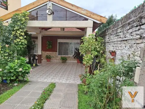 Casa en venta - 6 Dormitorios 3 Baños - 280Mts2 - Villa La Florida, Quilmes