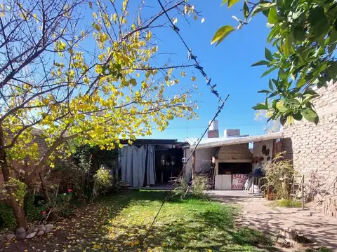 Casa en Venta con 3 cocheras