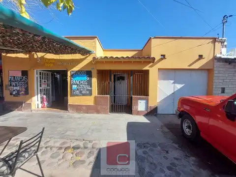Casa en  Carril Urquiza. Maipu