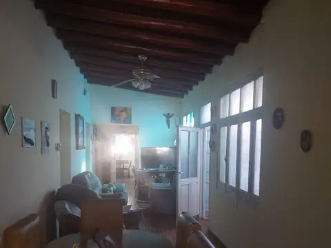 Casa en  Carril Urquiza. Maipu