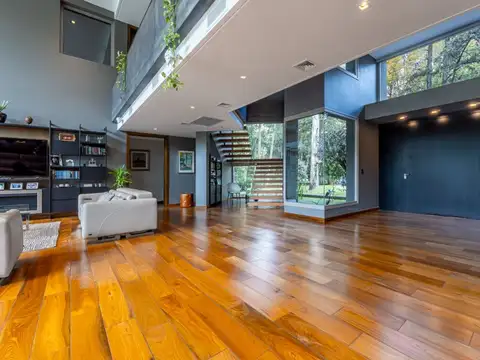 Casa en Venta con 6 cocheras