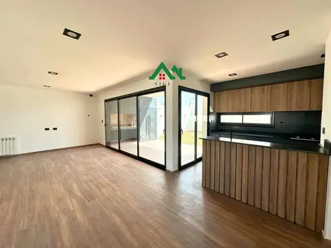 Casa 5 ambientes con 2 baños