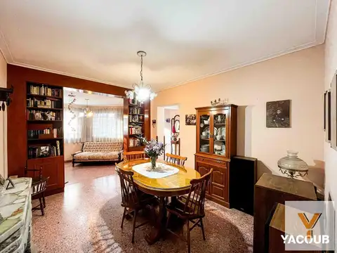 Casa en venta - 3 Dormitorios 3 Baños - Cocheras - 334,6Mts2 - La Plata
