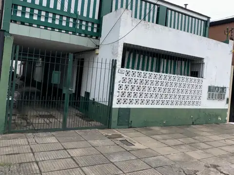 HAEDO-DEPTO 3 AMB + 2 BAÑOS- COCINA- LIVING- MUY BUEN ESTADO-COCHERA PASANTE-SIN EXPENSAS.