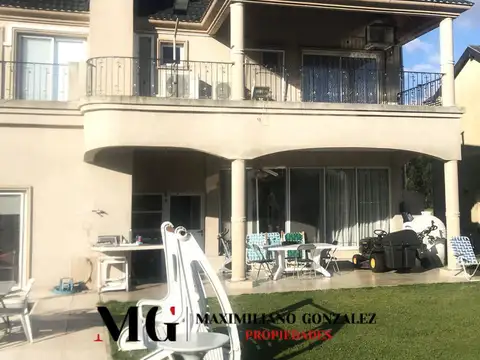 Casa 7 ambientes con 6 baños