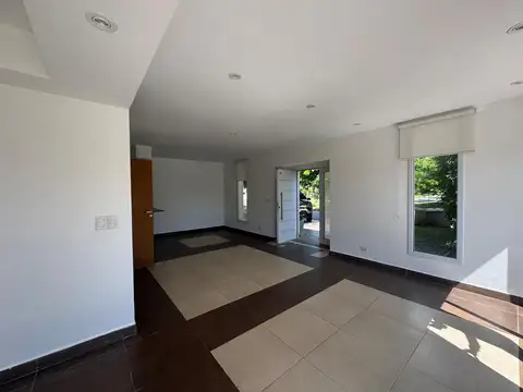 Casa 4 ambientes con 3 baños