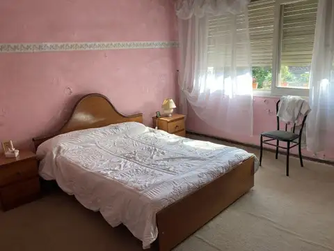 Casa 6 ambientes con 2 baños