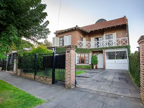 CASA EN VENTA MONTE GRANDE 5 AMBIENTES CON PISCINA