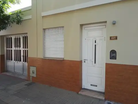 Casa excelente estado y ubicación.