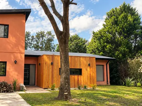 CASA EN VENTA EN LA PEREGRINA - PILAR