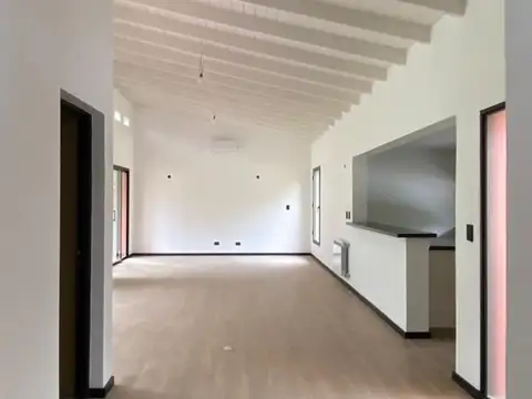Casa 5 ambientes con 3 baños