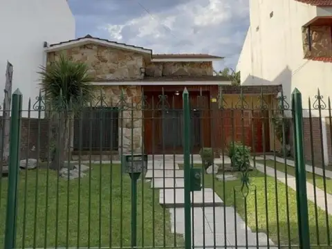 Casa  Venta 5 ambientes en Castelar Norte