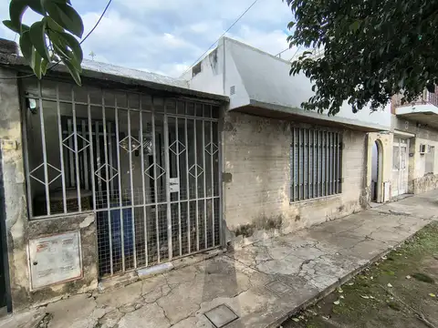 VENTA DOS CASAS AL FRENTE Y PASILLO / LOTE