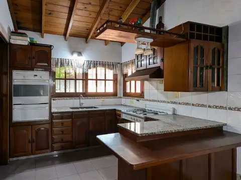 Casa 4 ambientes con 3 baños