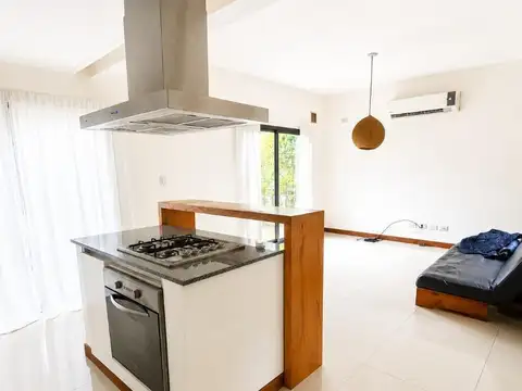 Casa en Alquiler con 2 cocheras