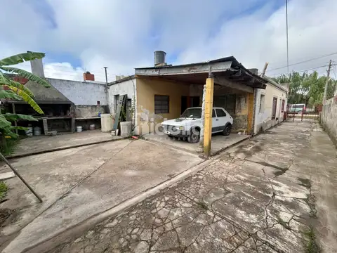Casa en venta - jardín con depto. al fondo - 600m2 totales - Berisso
