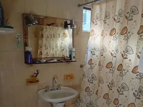 Casa MULTIFAMILIAR 3 amb c/u en CHACARITA