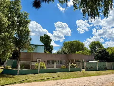 Casa en venta 6 ambientes  San Bernardo