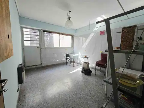 OFICINA/DPTO 4 AMB 2 PATIOS REFACCIONAR AVELLANEDA