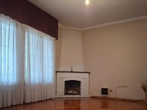 Casa en Alquiler en Castelar, $ 1.600.000