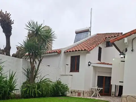 HERMOSA CASA EN CASTELAR