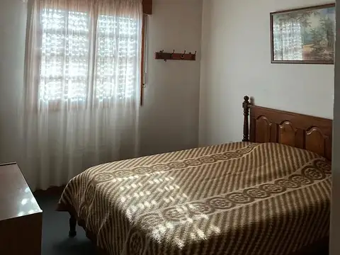 OPORT! VENTA CASA 4 DORM, QUINCHO, GARAJE, PATIO - ING. GRUN