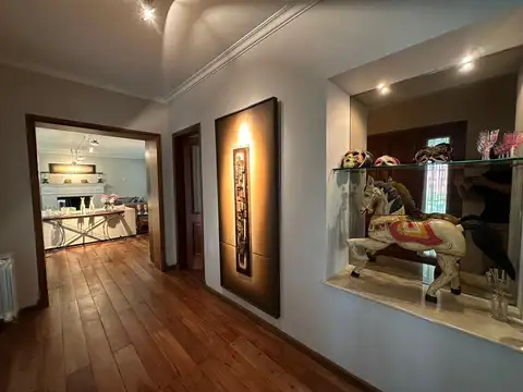 Casa en Venta con 2 cocheras
