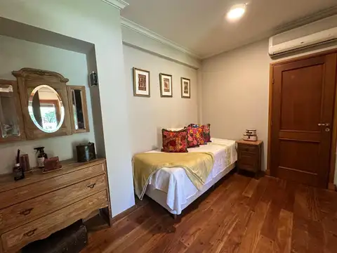 Casa 6 ambientes con 5 baños