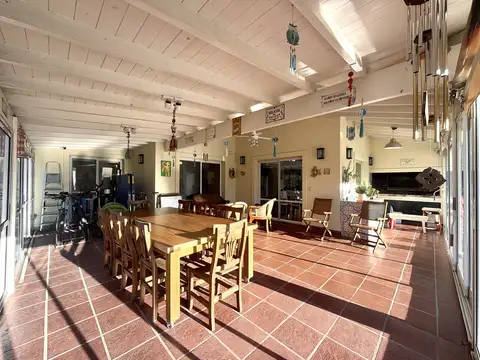 Casa en Venta con 2 cocheras