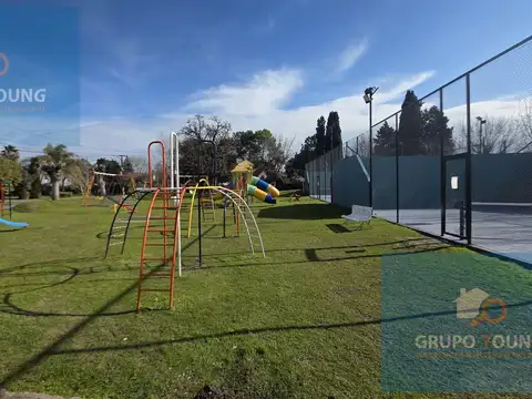 Casa en Alquiler con 2 cocheras