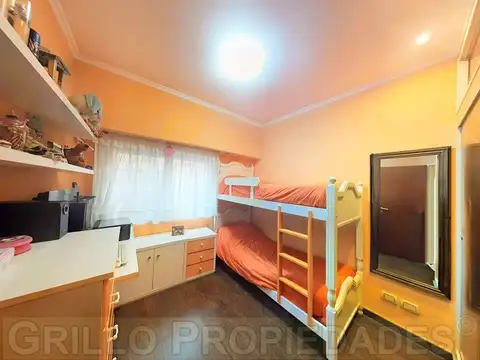 Guardia Nacional 1894. Casa tres ambientes en lote propio. 98m2. Cochera, lavadero y terraza.